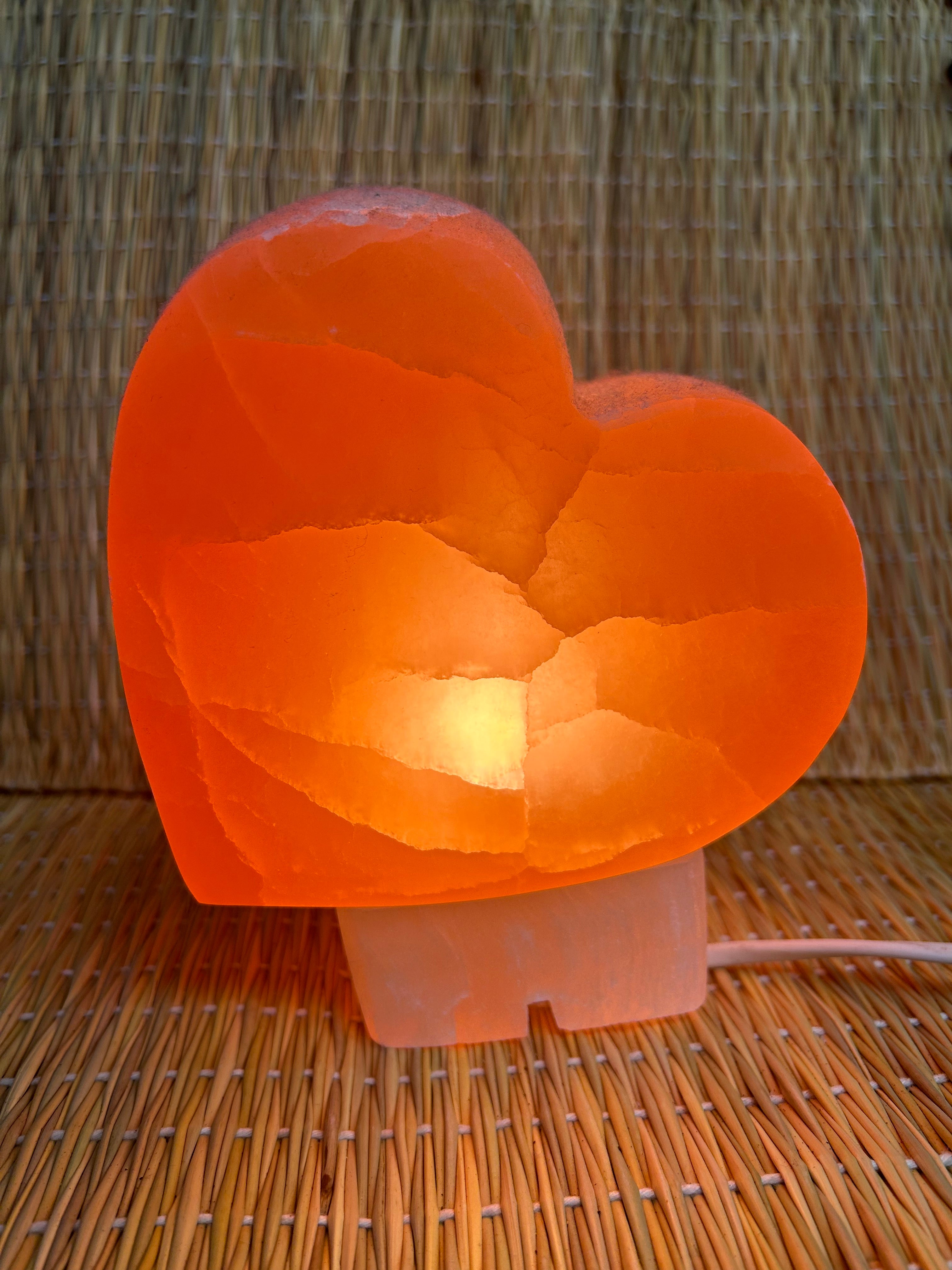 Lámpara de sal forma de corazón 16cm alto