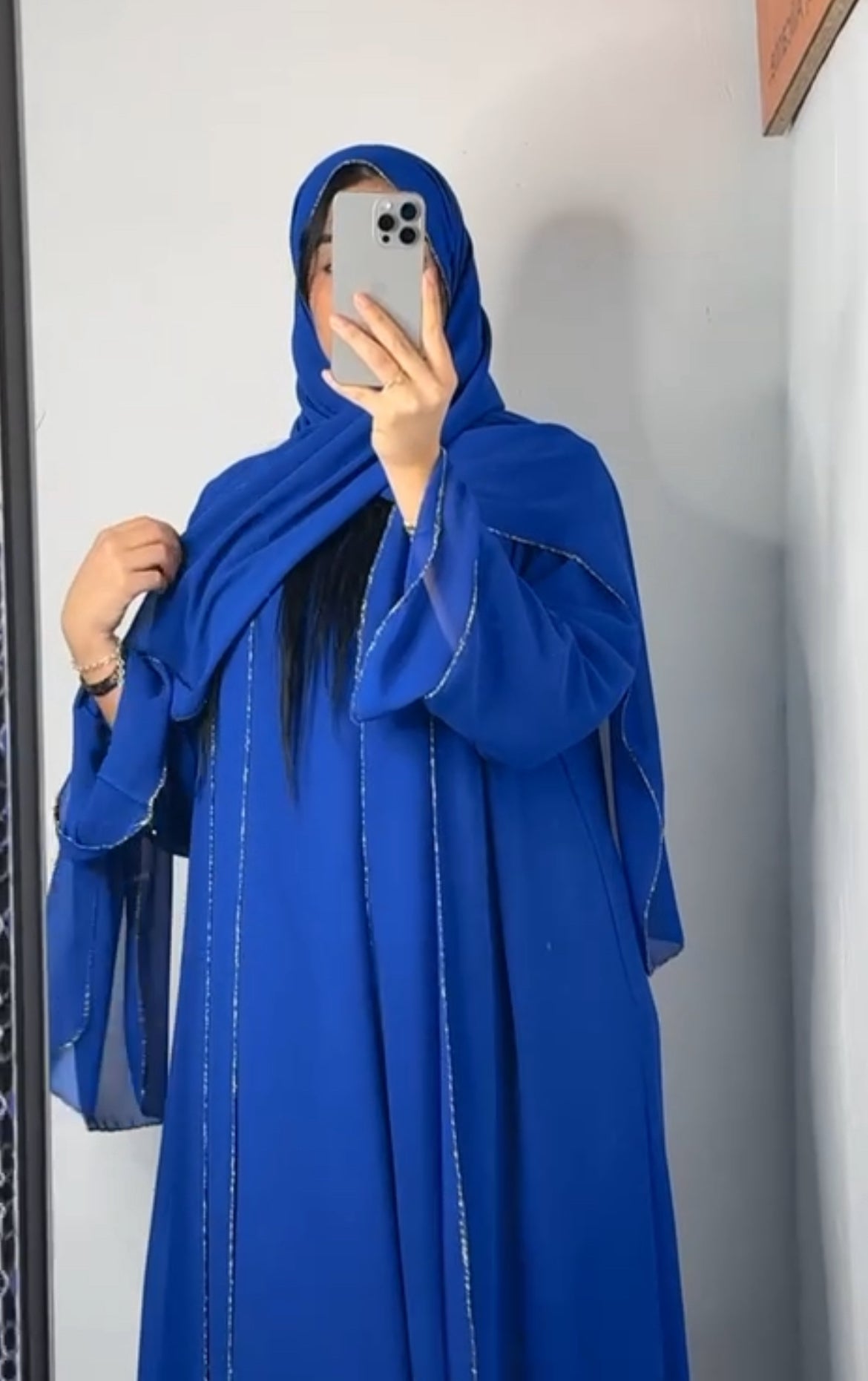 Abaya brillo con pañuelo pegado