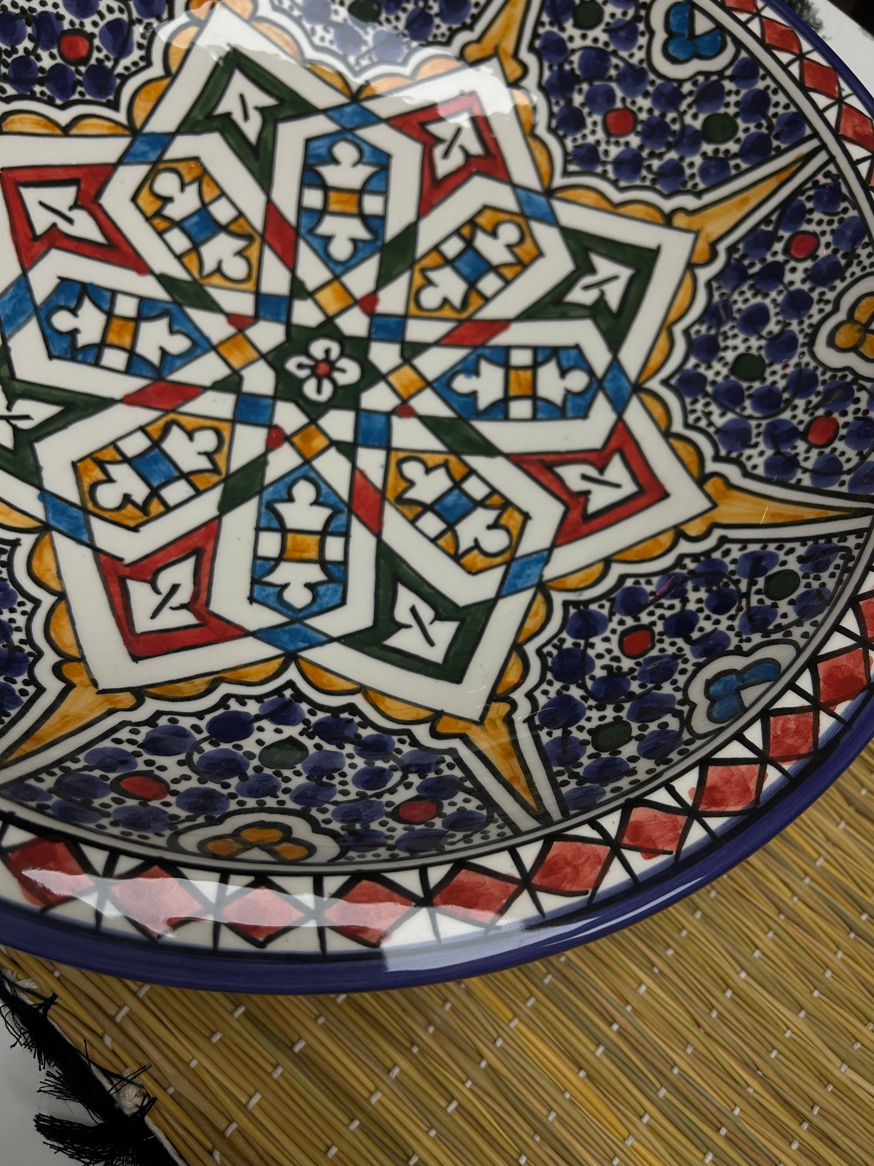 Large colorful deep plate of 34cm diameter